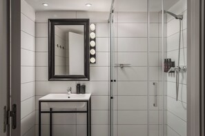 Superior Double Room | Bathroom | Shower, hair dryer, towels, soap