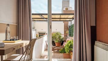 Twin Room, Terrace | Blackout curtains, free WiFi, bed sheets