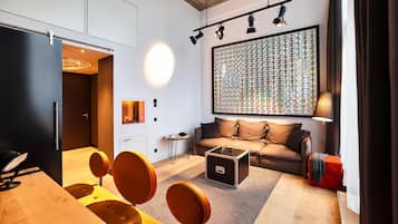Suite (VIP) | Minibar, in-room safe, desk, iron/ironing board