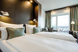 Desk, soundproofing, free WiFi, bed sheets
