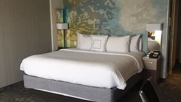 Zimmersafe, Schreibtisch, Verdunkelungsvorhänge, Bügeleisen/Bügelbrett