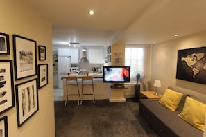 Superior Apartment, 2 Bedrooms (Burwood Place) | In-room safe, iron/ironing board, free WiFi - Stay-In Apartments Marble Arch (London)