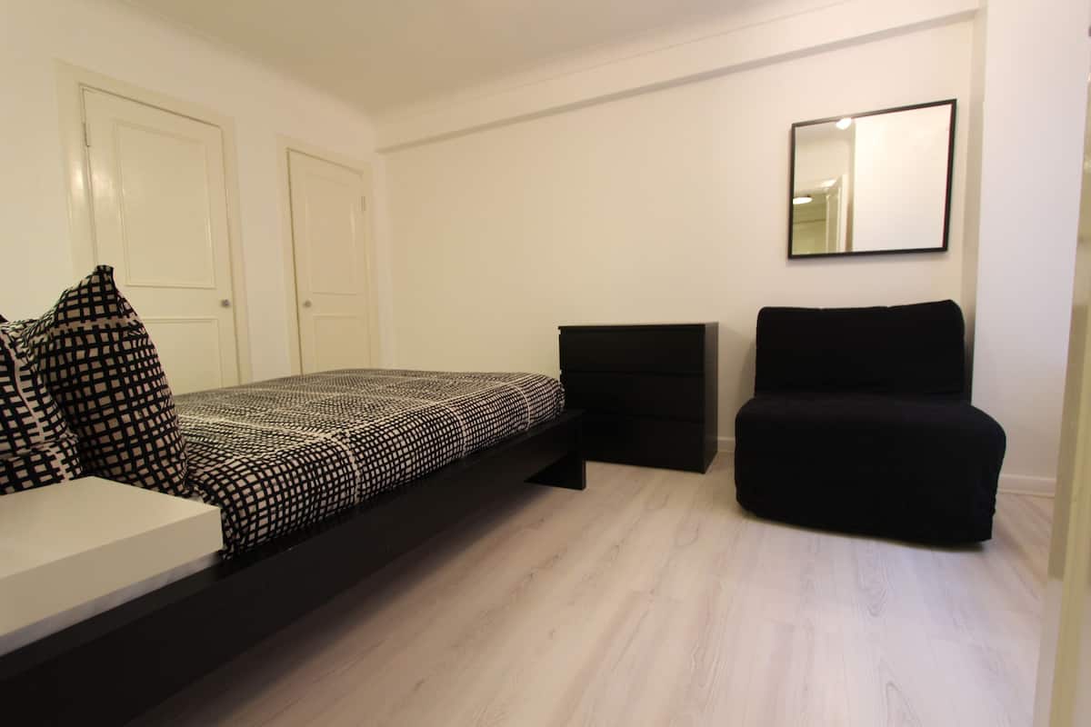 Classic Apartment, 1 Bedroom (Burwood Place) | 객실 내 금고, 다리미/다리미판, 무료 WiFi