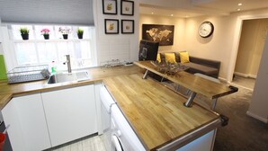 Superior Apartment, 2 Bedrooms (Burwood Place) | In-room safe, iron/ironing board, WiFi (free) - Stay-In Apartments Marble Arch (London)