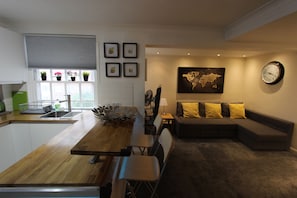 Superior Apartment, 2 Bedrooms (Burwood Place) | In-room safe, iron/ironing board, free WiFi - Stay-In Apartments Marble Arch (London)