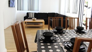 Apartment, 3 Bedrooms | Private kitchen | Full-size fridge, microwave, stovetop, cookware/dishes/utensils - Stay-In Apartments Marble Arch (London)