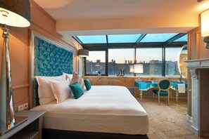 Huone (Sun) | Ylelliset vuodevaatteet, pillowtop-patjalliset sängyt