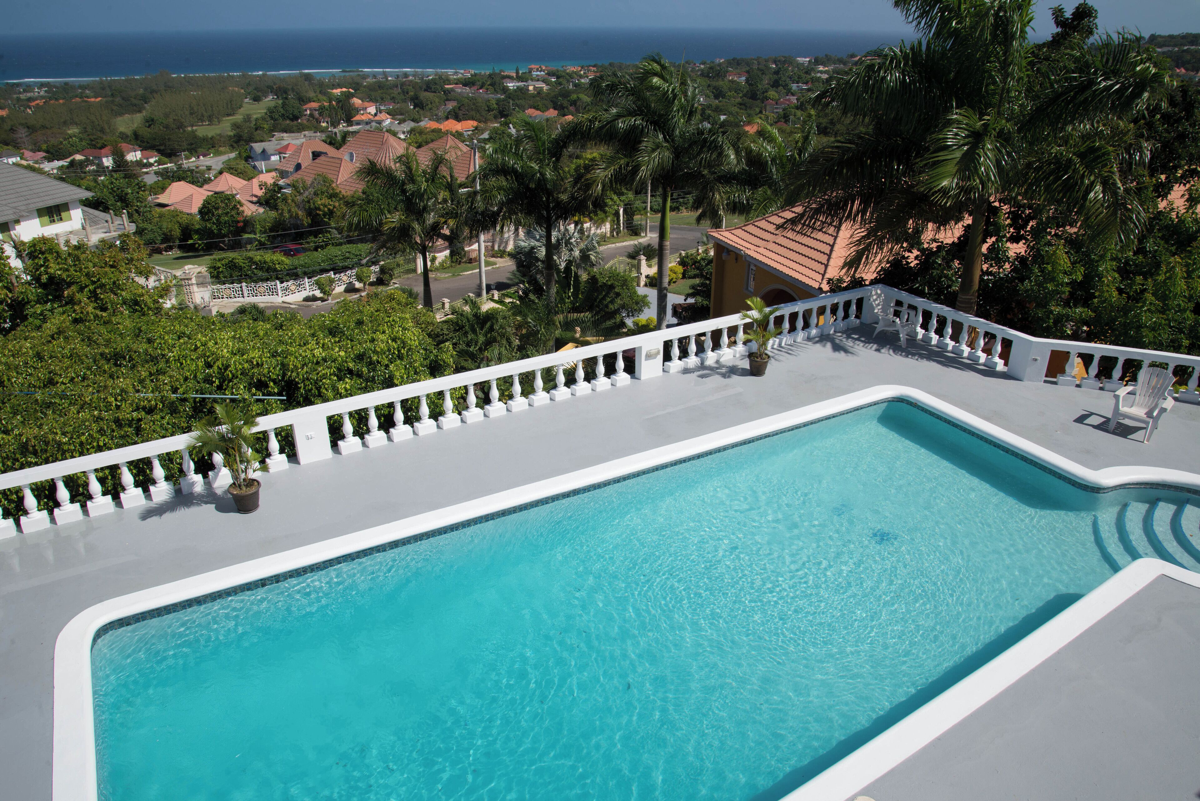 Kolam renang outdoor