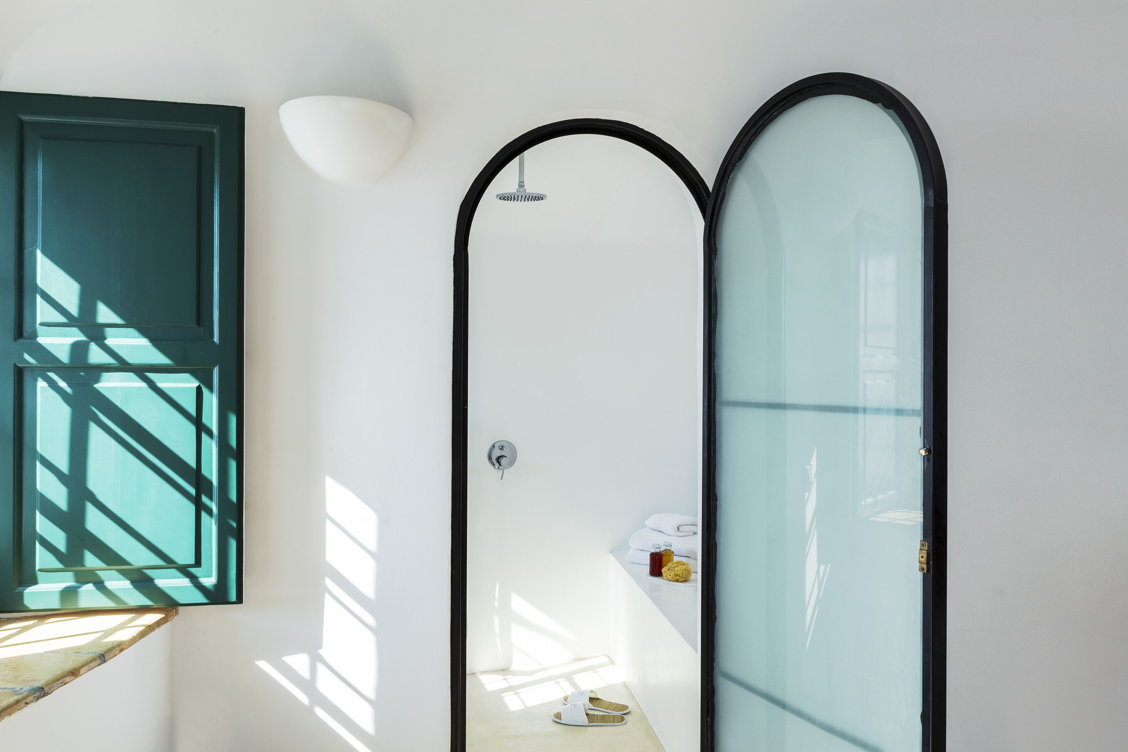 senior studio suite, pool access (daphne's) | 1 bedroom, minibar, in-room safe, soundproofing