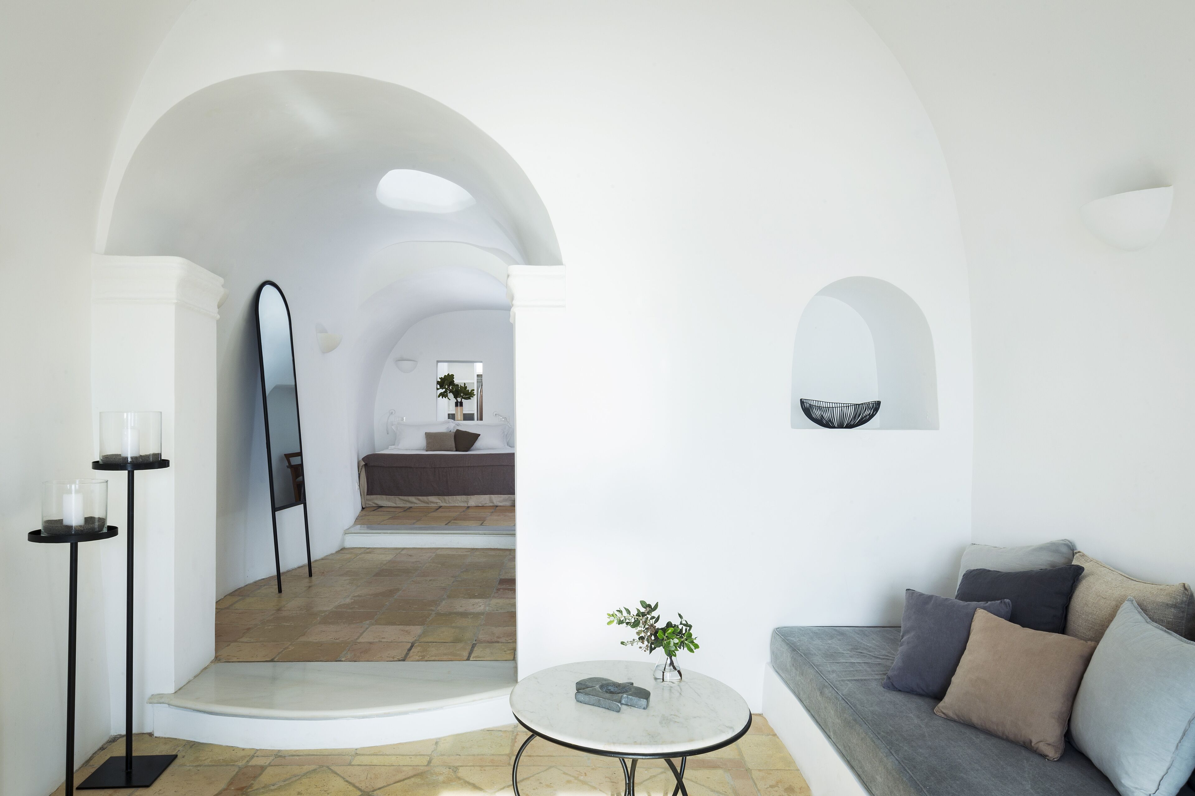 senior studio suite, pool access (daphne's) | living room | smart tv, tablet, netflix