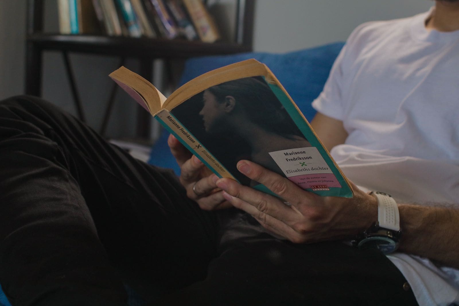 breakfast, lunch, dinner served; international cuisine