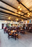 Se sirven desayunos, almuerzos y cenas; cocina internacional