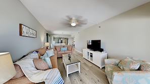 Condo luxo, 3 quartos, vista para a praia | Área de estar