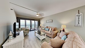 Condo Deluxe, 3 habitaciones, vista a la playa | Área de sala de estar
