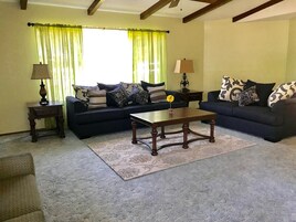 27-英寸电视（配备有线频道）