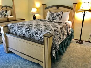 Escritorio, tabla de planchar con plancha y wifi gratis 