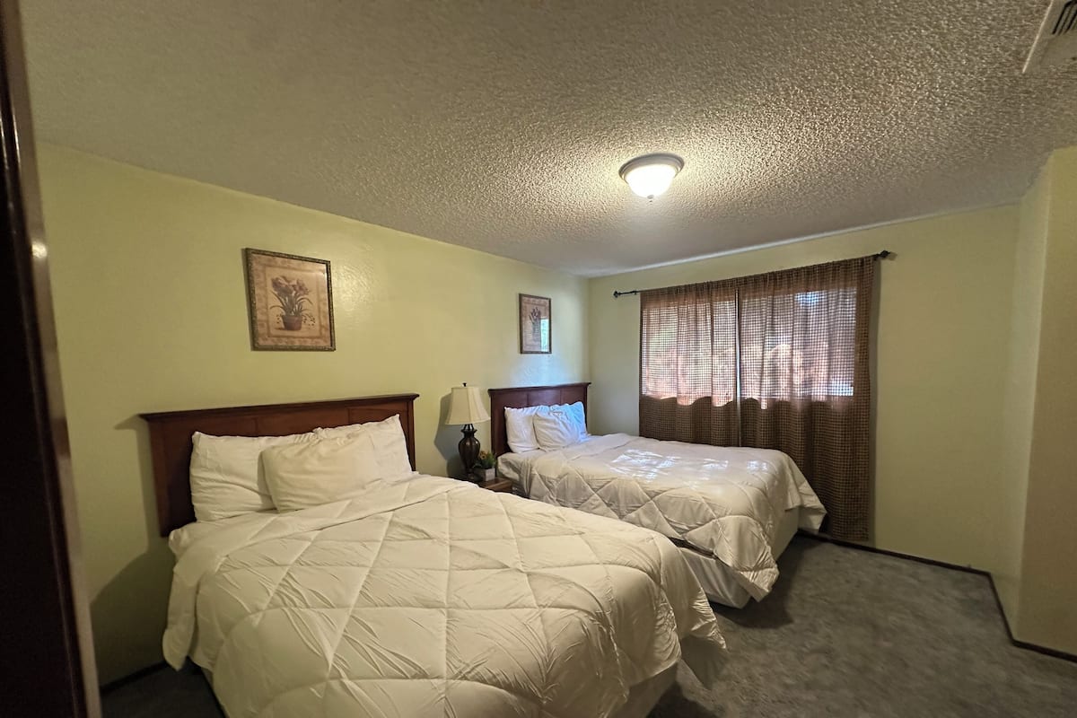 Cottage, 2 Bedrooms | Desk, iron/ironing board, WiFi (free)