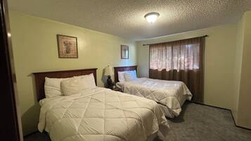 Ferienhaus, 2Â Schlafzimmer | Schreibtisch, BĂŒgeleisen/BĂŒgelbrett, kostenloses WLAN