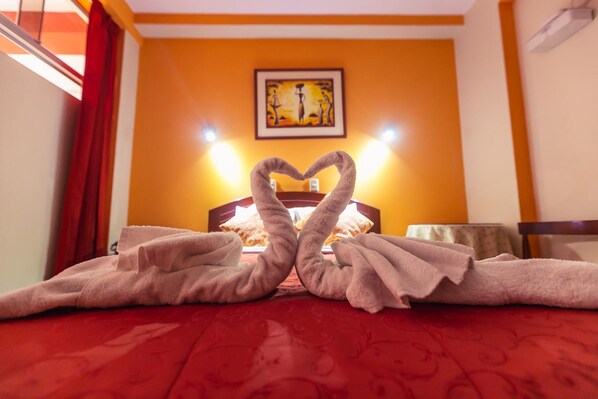 Habitació doble estàndard, 1 llit doble | Roba de llit d'alta qualitat, minibar i mobiliari individual