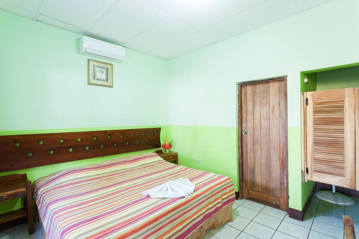 Standard-Doppelzimmer | Schreibtisch, kostenloses WLAN