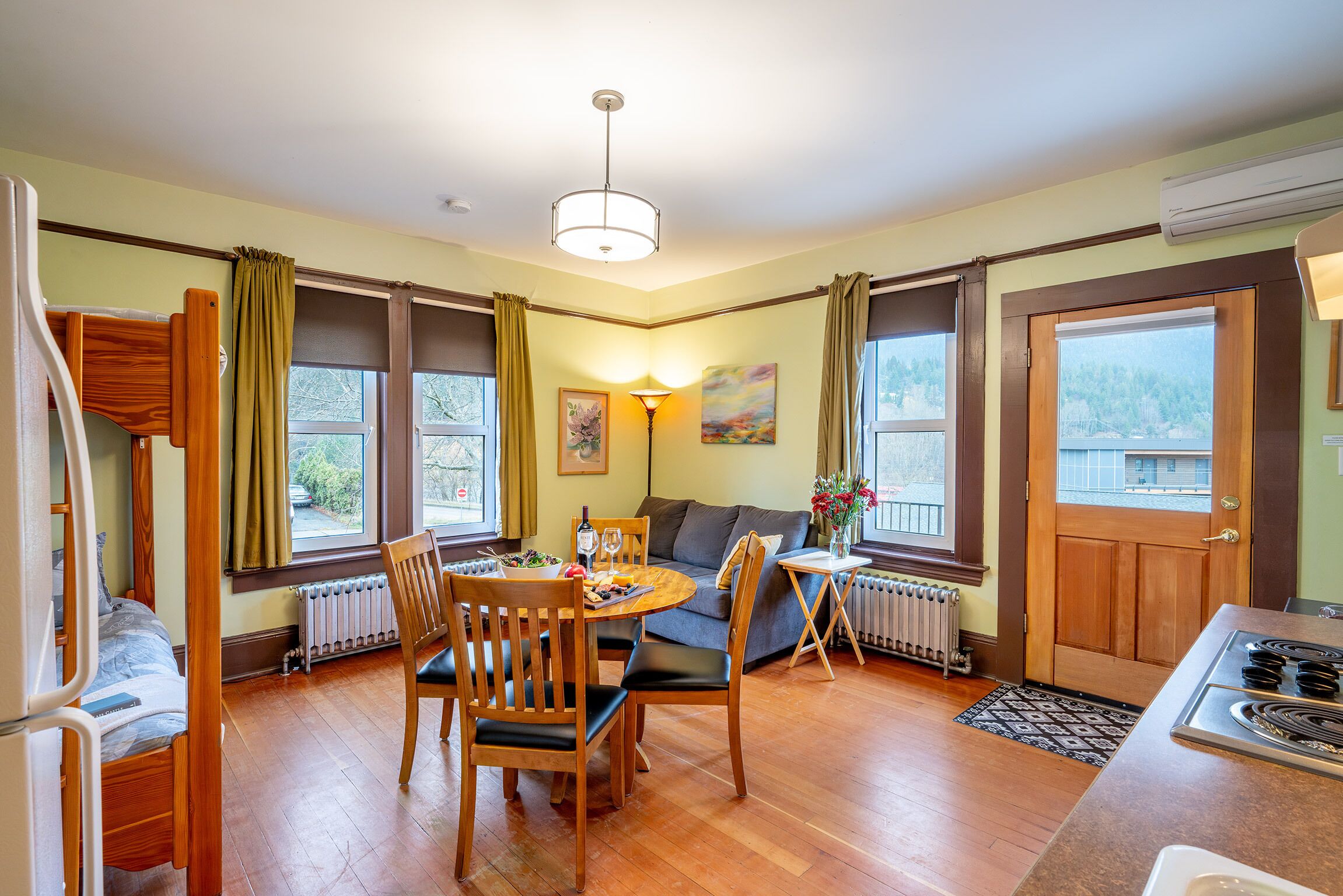 Comfort Studio, Multiple Beds, Non Smoking, Kitchen (VICTORIA SUITE - UPPER LEVEL VIEW)
