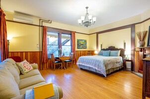 Comfort Studio Suite, 1 Queen Bed with Sofa bed, Non Smoking, Kitchen (MAIN LEVEL GARDEN SUITE) | Iron/ironing board, free cribs/infant beds, free WiFi, bed sheets