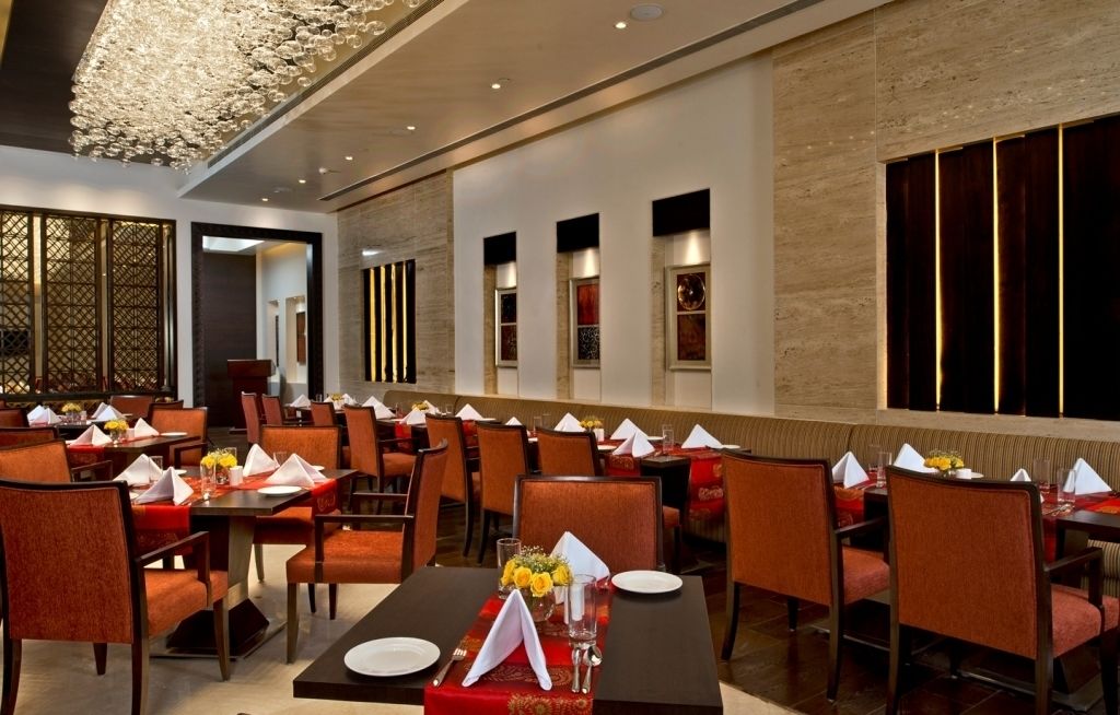 breakfast, lunch, dinner served; international cuisine