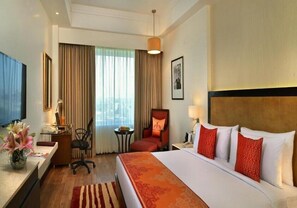 Minibar, in-room safe, desk, soundproofing - Fortune Park JPS Grand Rajkot - Member ITC Hotels' Group (Rajkot)
