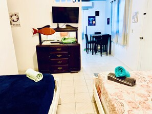 SS 2a - Family Room, 1 full bed & 1 twin bed, 2nd Floor | WiFi (無料)