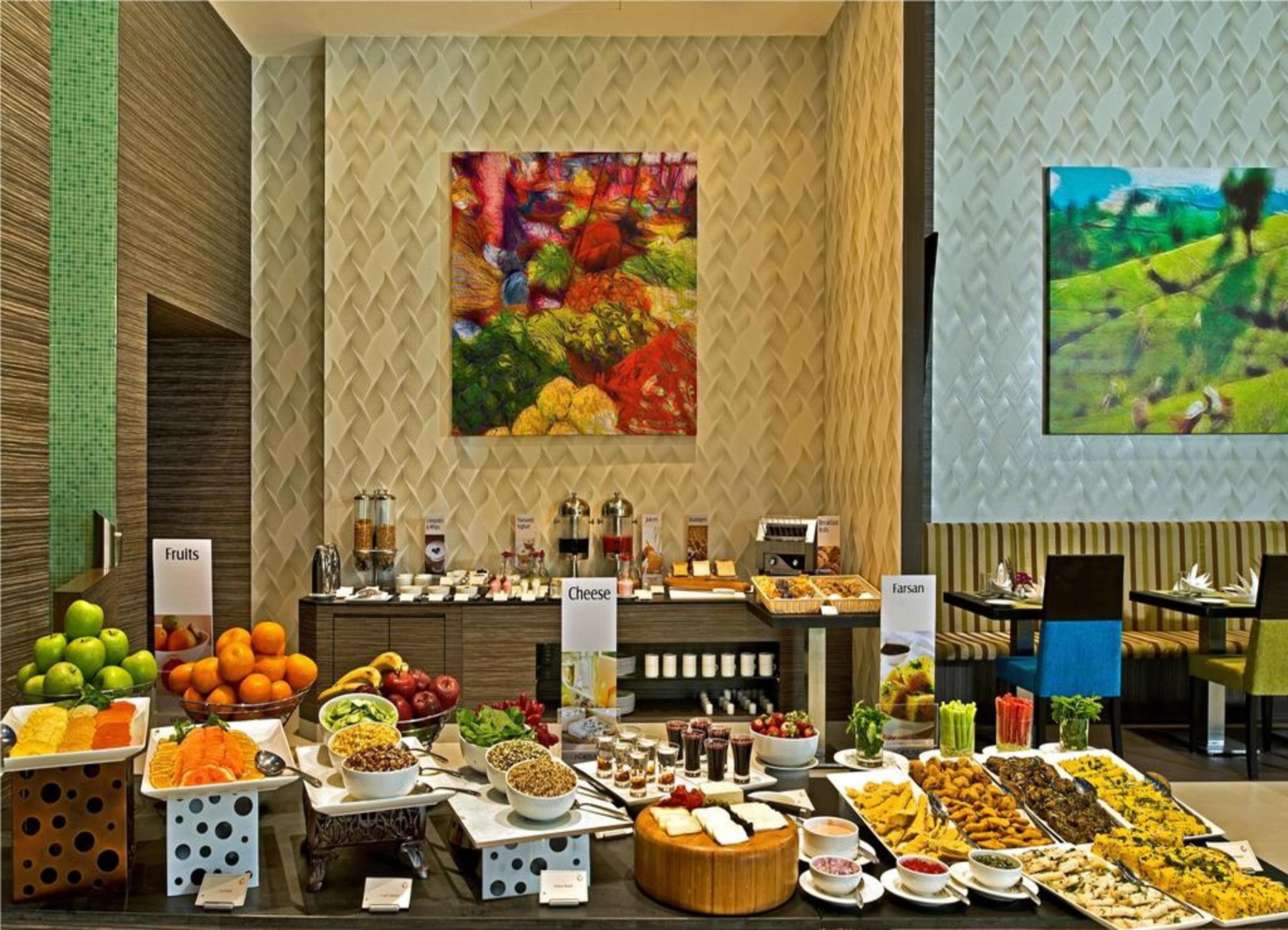 breakfast, lunch, dinner served; international cuisine