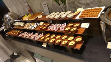 아침 식사, 점심 식사, 저녁 식사 제공, 세계 요리
