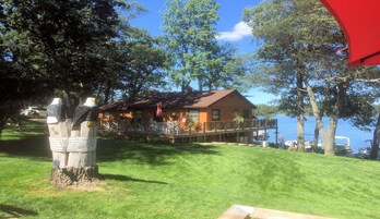 Cabin 1, Lakefront | 特色装修、特色家居、免费 WiFi、床单