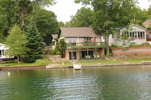 Cabin 10, Lakefront | 湖泊