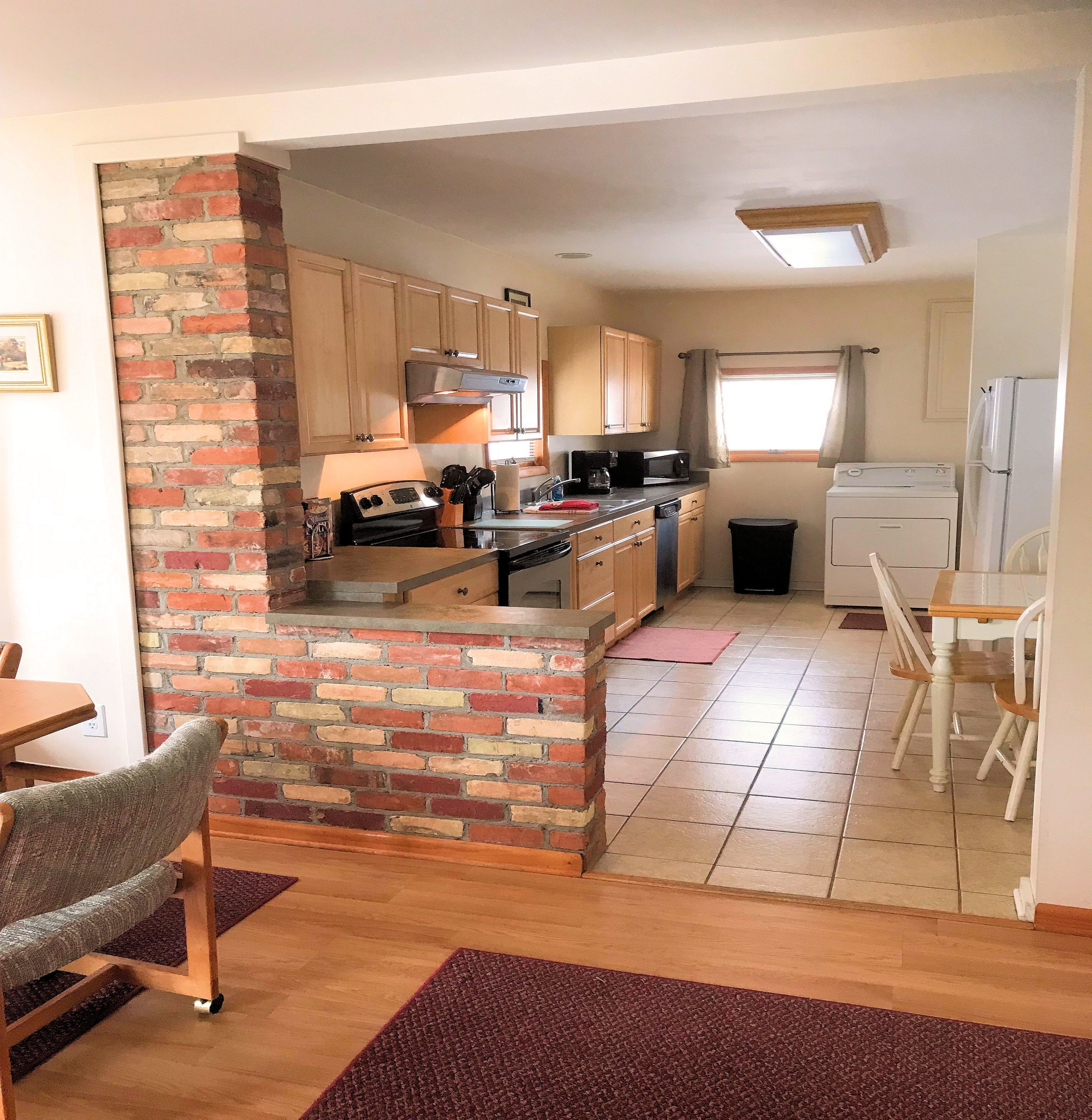 cabin 10, lakefront | private kitchen | microwave, coffee/tea maker, toaster, cookware/dishes/utensils