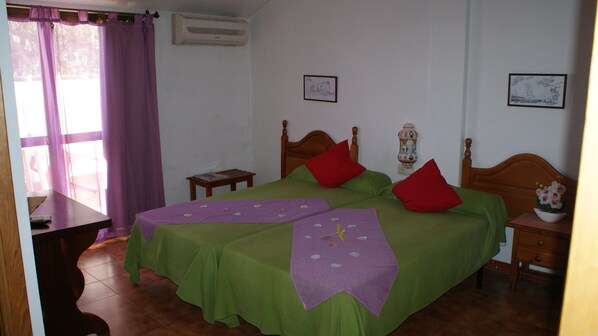 Rollaway beds, bed sheets - El Tío Mateo (Marbella)
