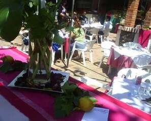 Outdoor dining - El Tío Mateo (Marbella)