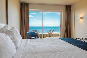 迷你吧、客房内保险箱、办公桌、免费婴儿床