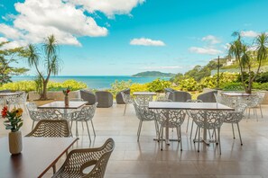 Breakfast, lunch, dinner served; international cuisine 