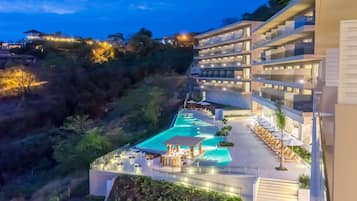 AuĂenpool, LiegestĂŒhle