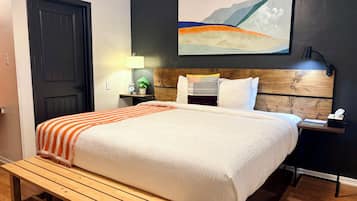 Modern King Room Non-Smoking ( NO PETS ALLOWED )