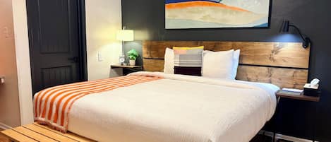 Chambre Standard, 1 trÚs grand lit, non-fumeur (No Pets Allowed) | Literie de qualité, couette en duvet, lit avec matelas à plateau-coussin