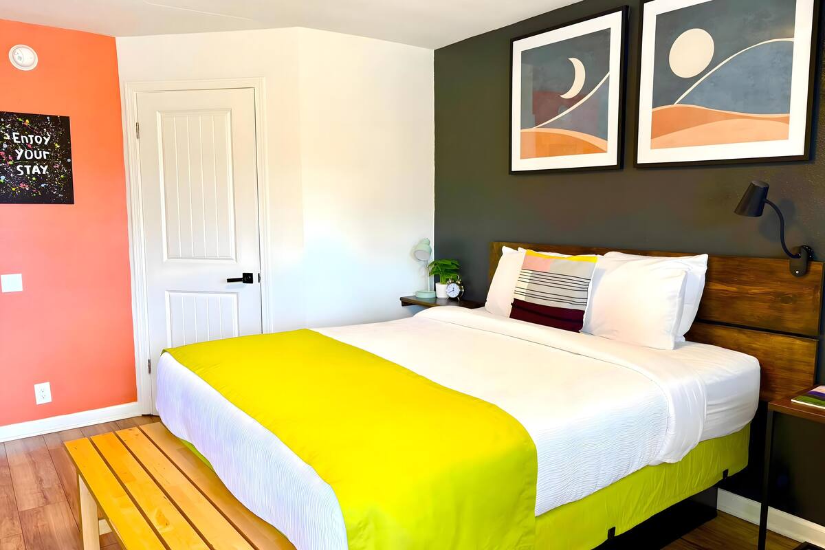 1 bedroom, premium bedding, pillow-top beds, desk