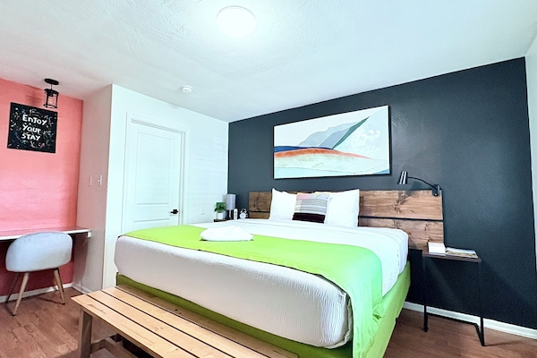 Modern King Room Non-Smoking ( NO PETS ALLOWED ) | Premium bedding, down comforters, pillowtop beds, desk