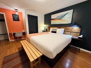 Standardzimmer, 1 King-Bett, Nichtraucher (No Pets Allowed) | Hochwertige Bettwaren, Daunenbettdecken, Pillowtop-Betten, Schreibtisch