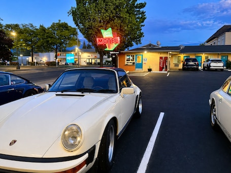 Building design. The City Center Motel