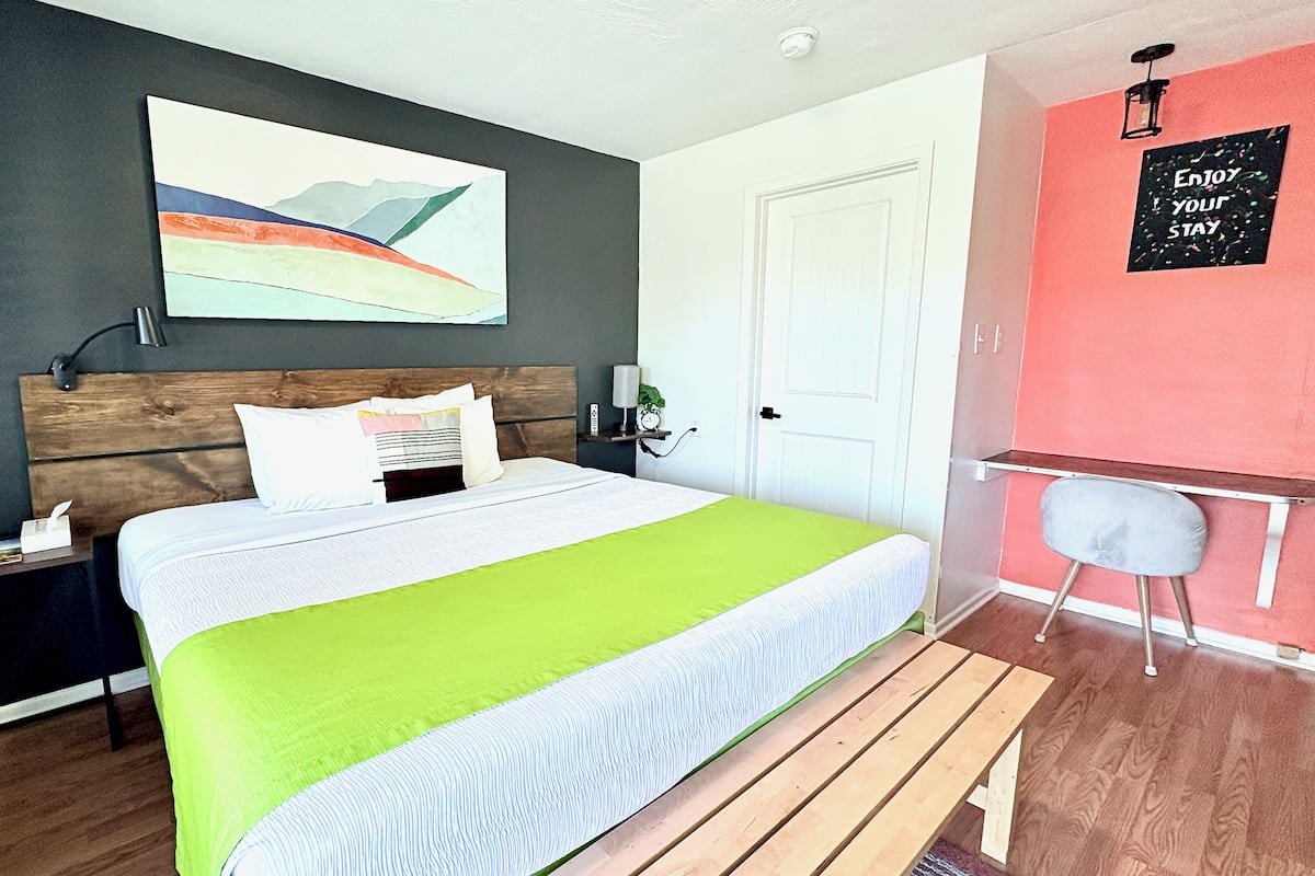 Chambre Standard, 1 trĂšs grand lit, non-fumeur (No Pets Allowed)
