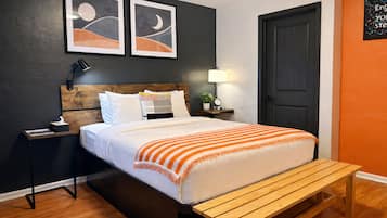 Modern Queen Room Non-Smoking ( NO PETS ALLOWED ) | Premium bedding, down duvets, pillow-top beds, desk