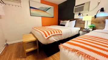 Perhehuone, useita sänkyjä, tupakointi kielletty (No Pets Allowed) | Ylelliset vuodevaatteet, untuvapeitot, pillowtop-patjalliset sängyt