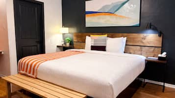 Modern King Room Non-Smoking ( NO PETS ALLOWED ) | Premium bedding, down duvets, pillow-top beds, desk