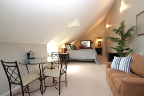 Loft 2 | Desk, soundproofing, free WiFi, bed sheets